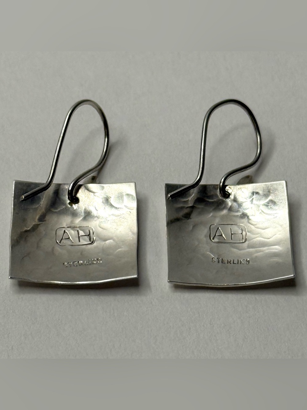 Vintage Signed Ann Harvey AH Sterling Silver Hand Chased Square Earrings - Picture 2 of 9